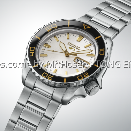 Seiko 5 Sports SKX in 'Formal White' HDB004K1 Seiko 5 Sports SKX in 'Formal White' HDB004K1