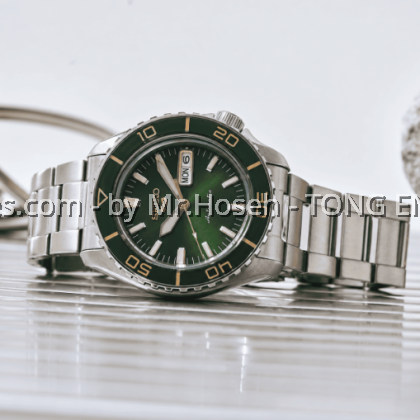 Seiko 5 Sports SKX in 'Tweed Green' HDB005K1 Seiko 5 Sports SKX in 'Tweed Green' HDB005K1